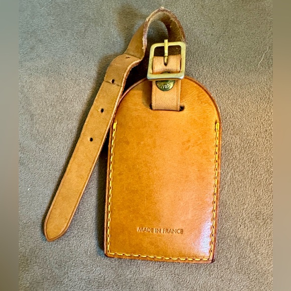 Louis Vuitton luggage tags; purchased at auction in USA. Read ad for details. - Picture 8 of 8